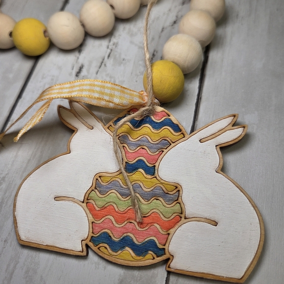 Hand Painted Easter Bunny Beaded Garland with Yellow Accents - Picture 2 of 3